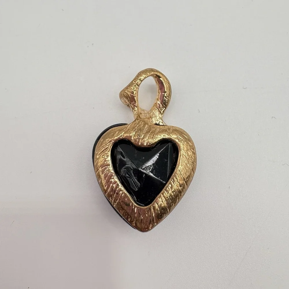 Vintage Black Faceted Heart Pendant Gold Tone Ribbon With Rhinestones‎